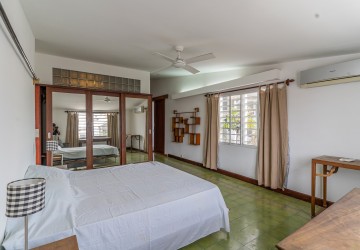 Renovated 3 Bedroom Apartment For Rent - Phsar Chas, Phnom Penh thumbnail