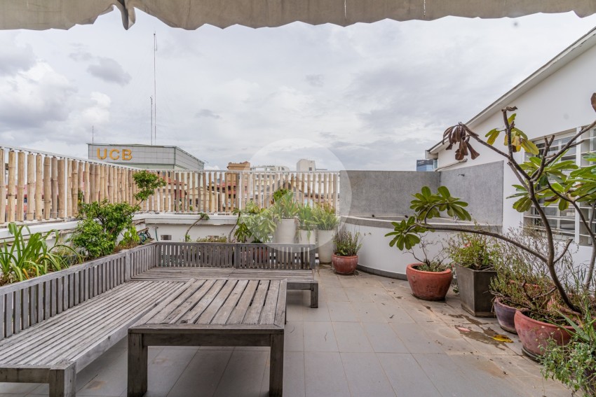 Renovated 3 Bedroom Apartment For Rent - Phsar Chas, Phnom Penh