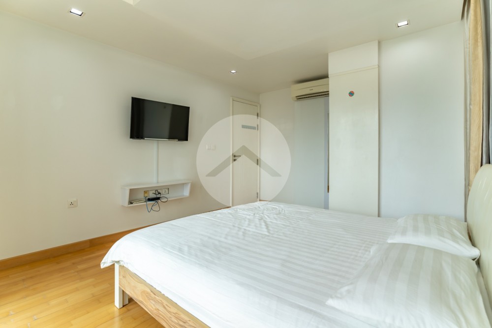 1 Bedroom Serviced Apartment For Rent - BKK1, Phnom Penh - Image 10