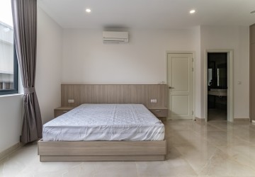 2 Bedroom Serviced Apartment For Rent - Daun Penh, Phnom Penh thumbnail