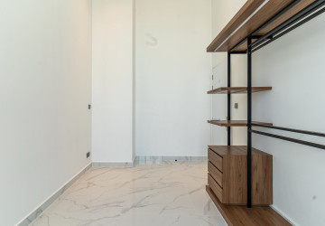 3 Bedroom Penthouse For Rent - J Tower 2, BKK1, Phnom Penh thumbnail
