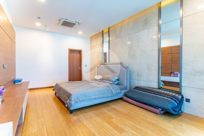 6 Bedroom Penthouse Condo For Rent - Tonle Bassac, Phnom Penh