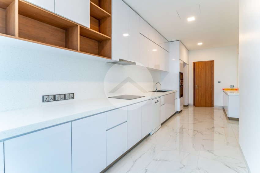 6 Bedroom Penthouse Condo For Rent - Tonle Bassac, Phnom Penh