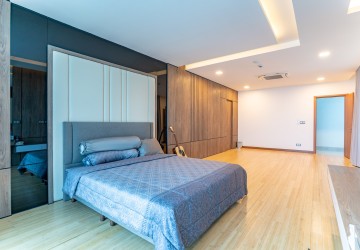 6 Bedroom Penthouse Condo For Rent - Tonle Bassac, Phnom Penh thumbnail