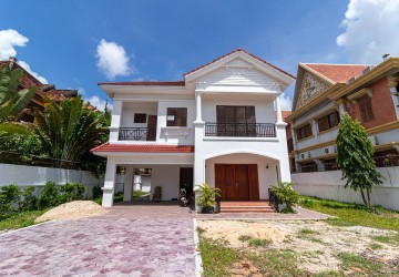 3 Bedroom Villa For Sale - Svay Dangkum, Siem Reap thumbnail