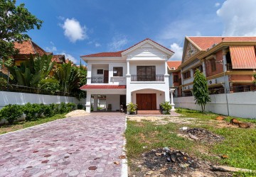 3 Bedroom Villa For Sale - Svay Dangkum, Siem Reap thumbnail