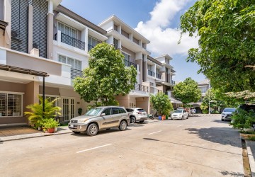 4 Bedroom Link Villa For Sale - Borey Peng Huoth, Project Rosato, Beoung Snor, Phnom Penh thumbnail