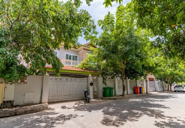 4 Bedroom Villa For Rent - Bassac Garden City, Tonle Bassac, Phnom Penh thumbnail