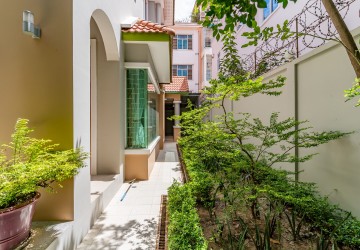 4 Bedroom Villa For Rent - Bassac Garden City, Tonle Bassac, Phnom Penh thumbnail