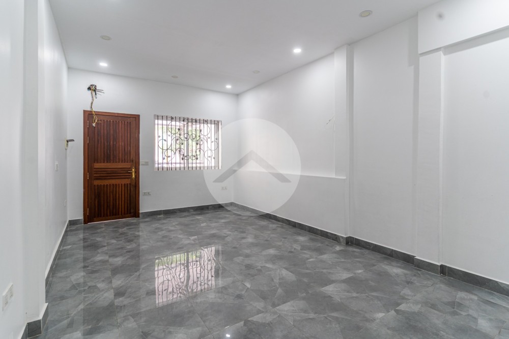 5 Bedroom Shophouse For Rent - Chey Chumneah, Phnom Penh - Image 6