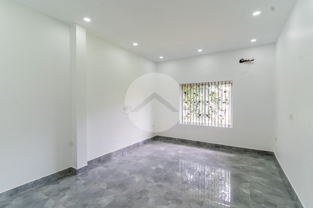 5 Bedroom Shophouse For Rent - Chey Chumneah, Phnom Penh - Image 9