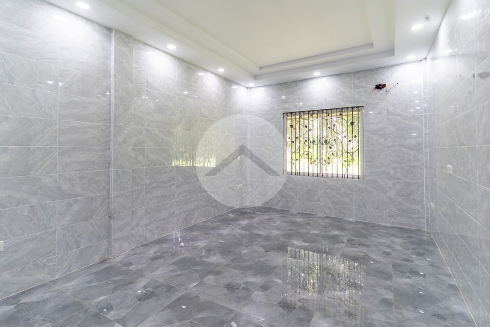 5 Bedroom Shophouse For Rent - Chey Chumneah, Phnom Penh - Image 4