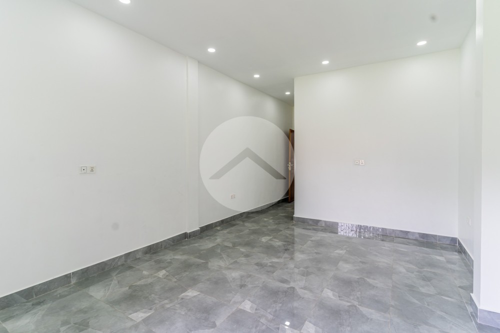 5 Bedroom Shophouse For Rent - Chey Chumneah, Phnom Penh - Image 10