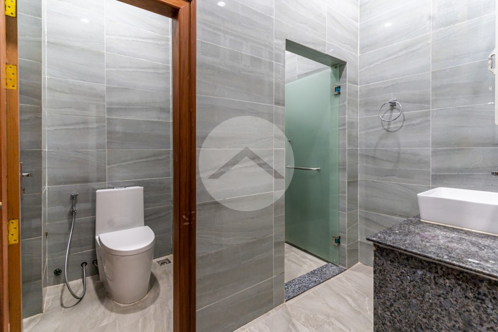 5 Bedroom Shophouse For Rent - Chey Chumneah, Phnom Penh - Image 15