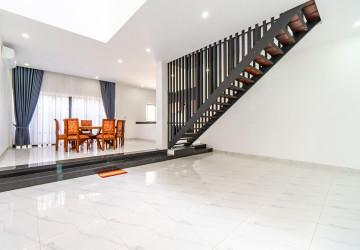 4 Bedroom Commercial Shophouse For Rent - Ring Road, Sangkat Siem Reap, Siem Reap thumbnail