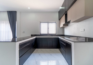 4 Bedroom Commercial Shophouse For Rent - Ring Road, Sangkat Siem Reap, Siem Reap thumbnail