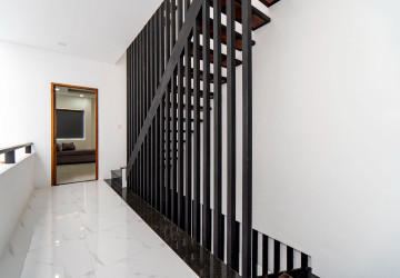 4 Bedroom Commercial Shophouse For Rent - Ring Road, Sangkat Siem Reap, Siem Reap thumbnail