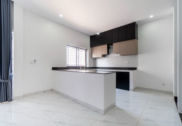 4 Bedroom Commercial Shophouse For Rent - Ring Road, Sangkat Siem Reap, Siem Reap thumbnail