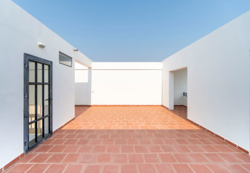 4 Bedroom Commercial Shophouse For Rent - Ring Road, Sangkat Siem Reap, Siem Reap thumbnail