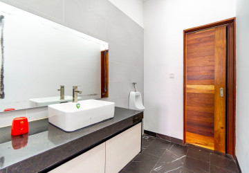 4 Bedroom Commercial Shophouse For Rent - Ring Road, Sangkat Siem Reap, Siem Reap thumbnail