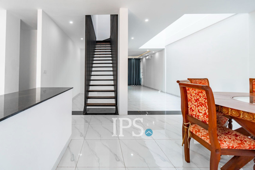 4 Bedroom Commercial Shophouse For Rent - Ring Road, Sangkat Siem Reap, Siem Reap