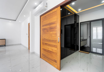 4 Bedroom Commercial Shophouse For Rent - Ring Road, Sangkat Siem Reap, Siem Reap thumbnail