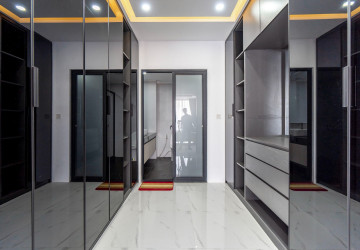 4 Bedroom Commercial Shophouse For Rent - Ring Road, Sangkat Siem Reap, Siem Reap thumbnail