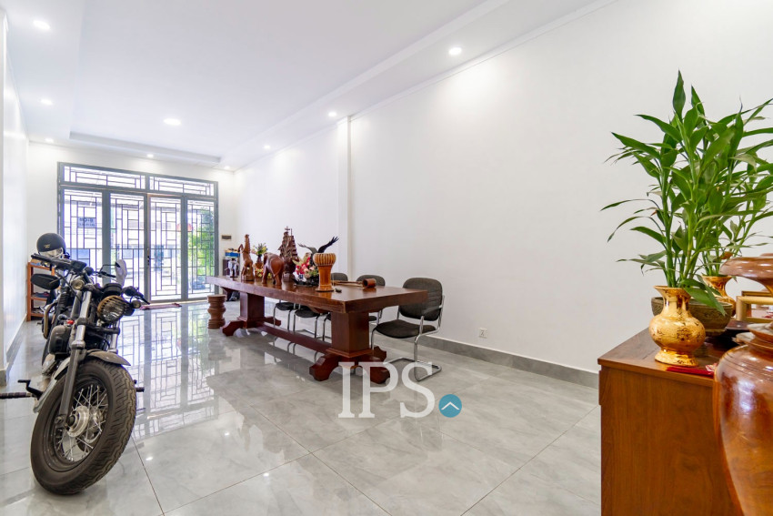 4 Bedroom Shophouse For Rent - Svay Dangkum, Siem Reap