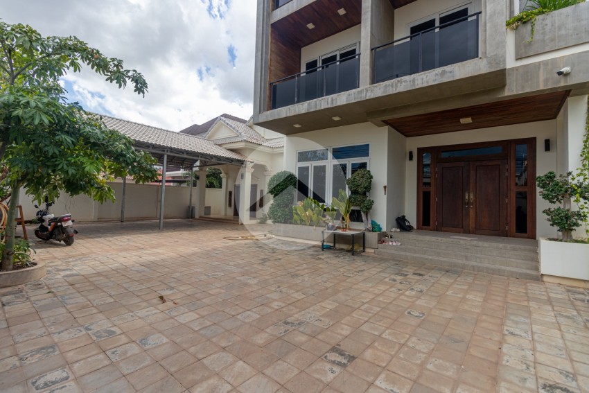 8 Bedroom Villa For Sale - Slor Kram , Siem Reap