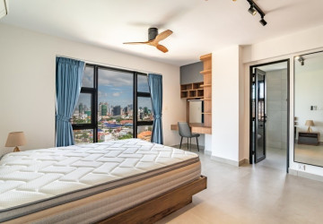 3 Bedroom Serviced Apartment For Rent - Tonle Bassac, Phnom Penh thumbnail