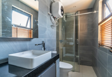 3 Bedroom Serviced Apartment For Rent - Tonle Bassac, Phnom Penh thumbnail