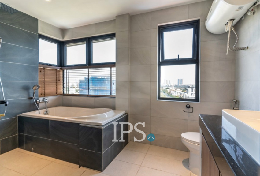 3 Bedroom Serviced Apartment For Rent - Tonle Bassac, Phnom Penh