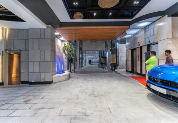 3 Bedroom Serviced Apartment For Rent - Tonle Bassac, Phnom Penh thumbnail