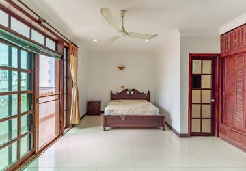 2 Bedroom Apartment For Rent - BKK1, Phnom Penh thumbnail