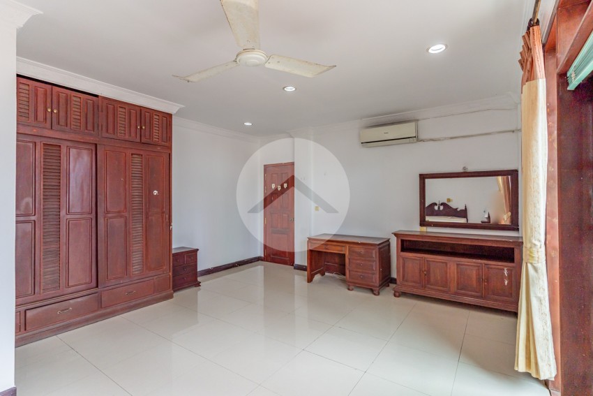 2 Bedroom Apartment For Rent - BKK1, Phnom Penh