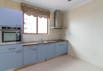 2 Bedroom Apartment For Rent - BKK1, Phnom Penh thumbnail