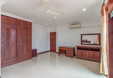 2 Bedroom Apartment For Rent - BKK1, Phnom Penh thumbnail