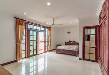 2 Bedroom Apartment For Rent - BKK1, Phnom Penh thumbnail