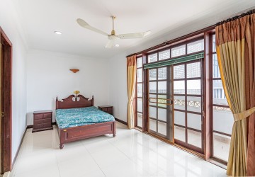 2 Bedroom Apartment For Rent - BKK1, Phnom Penh thumbnail