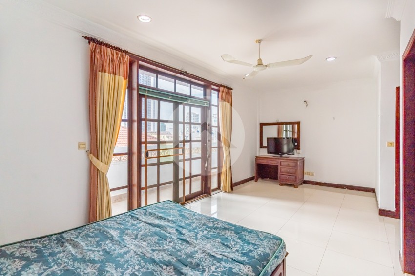 2 Bedroom Apartment For Rent - BKK1, Phnom Penh