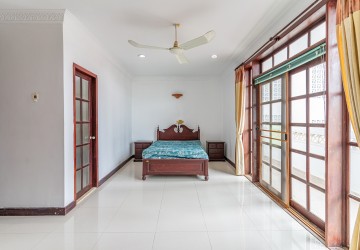 2 Bedroom Apartment For Rent - BKK1, Phnom Penh thumbnail