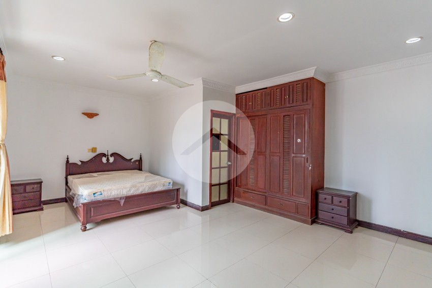 2 Bedroom Apartment For Rent - BKK1, Phnom Penh