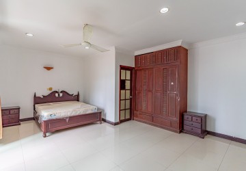 2 Bedroom Apartment For Rent - BKK1, Phnom Penh thumbnail