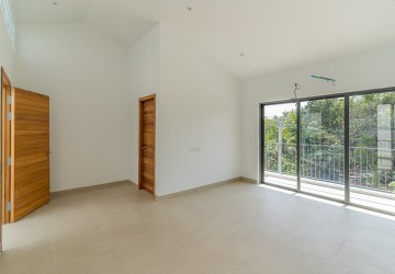 Luxury 4 Bedroom Link House For Rent - Veal Sbov, Phnom Penh thumbnail