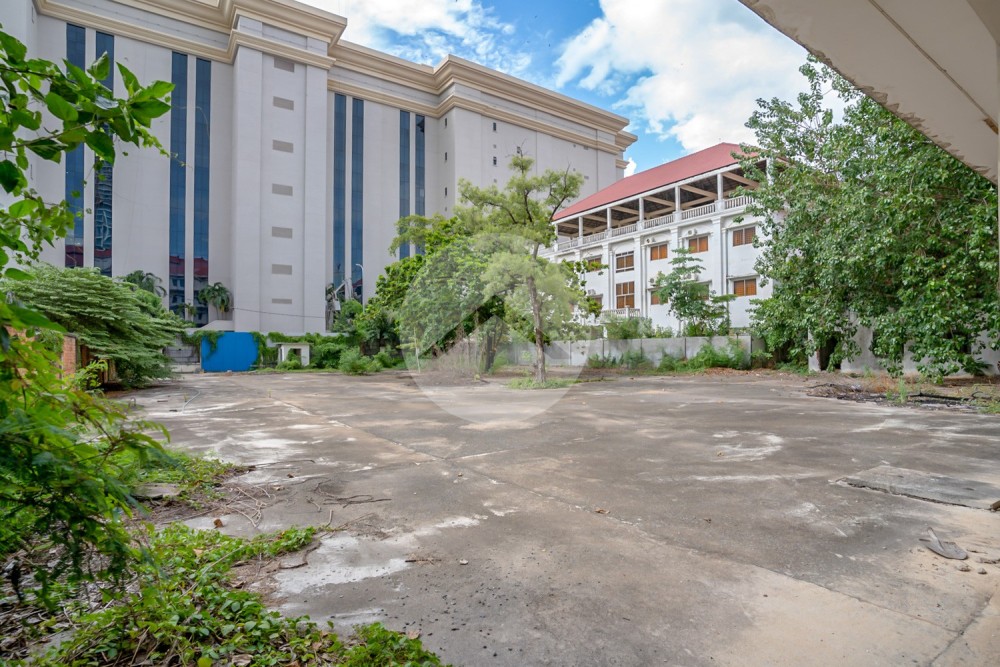 Prime Location 7,551 Sqm Land and Building For Rent - Monorom, Phnom Penh - Image 15