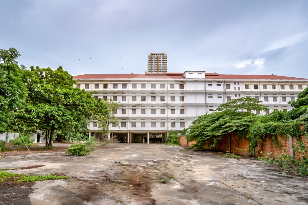 Prime Location 7,551 Sqm Land and Building For Rent - Monorom, Phnom Penh - Image 16