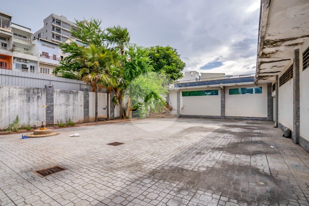 Prime Location 7,551 Sqm Land and Building For Rent - Monorom, Phnom Penh - Image 5