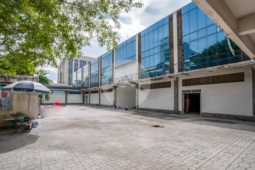 Prime Location 7,551 Sqm Land and Building For Rent - Monorom, Phnom Penh - Image 4