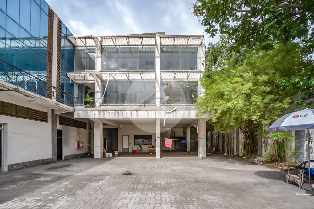 Prime Location 7,551 Sqm Land and Building For Rent - Monorom, Phnom Penh - Image 2