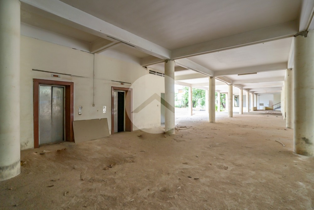 Prime Location 7,551 Sqm Land and Building For Rent - Monorom, Phnom Penh - Image 12